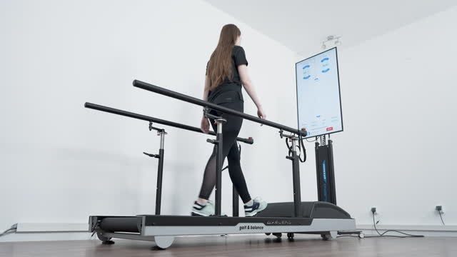 Пристрій AXELERO Gait & Balance для тренування порушень моделі ходи та рівноваги